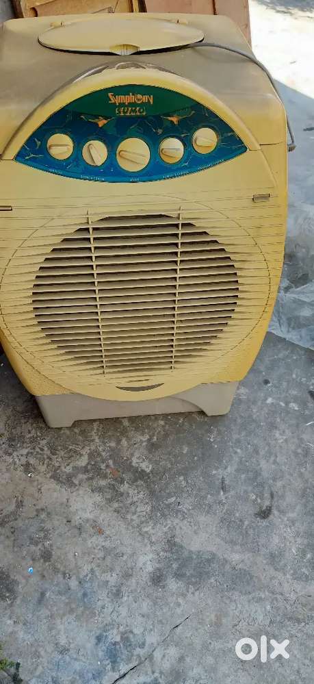 Symphony Sumo Plastic body cooler+ Trolley