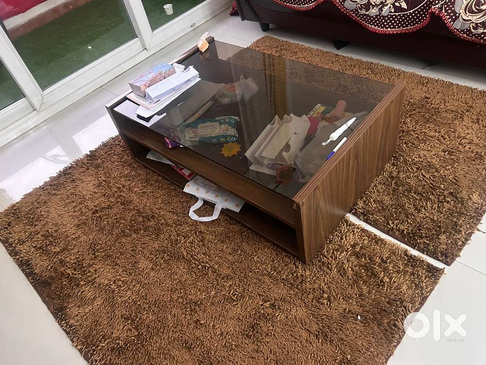Good condition cabinet and coffee table