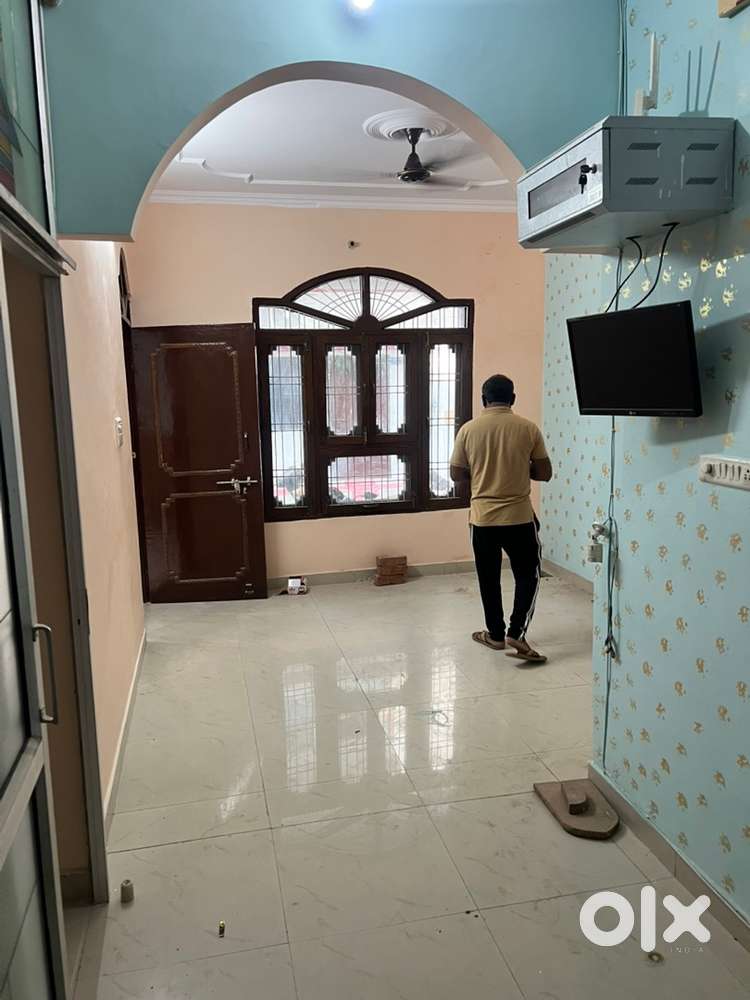 2 bhk Indipendent floor rent for batchlers or family in gomtinagar lko