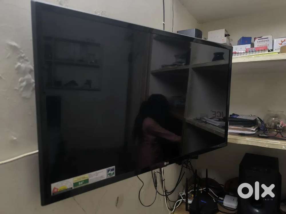 LG 32 inc LED smart TV in good condition