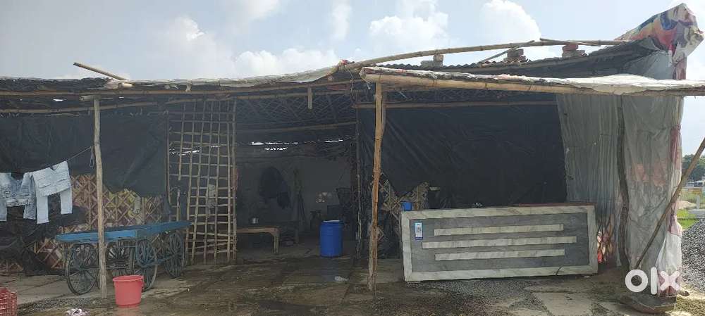 Hotel dena h kiraye pr bna hua h okk main bhrthna road pr