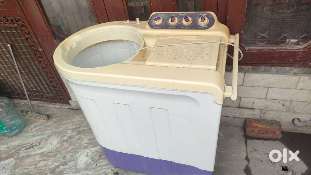 Whirlpool Semi Automatic 7.2kg washing machine in good condition