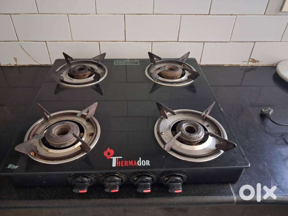 4 Burner Gas stove