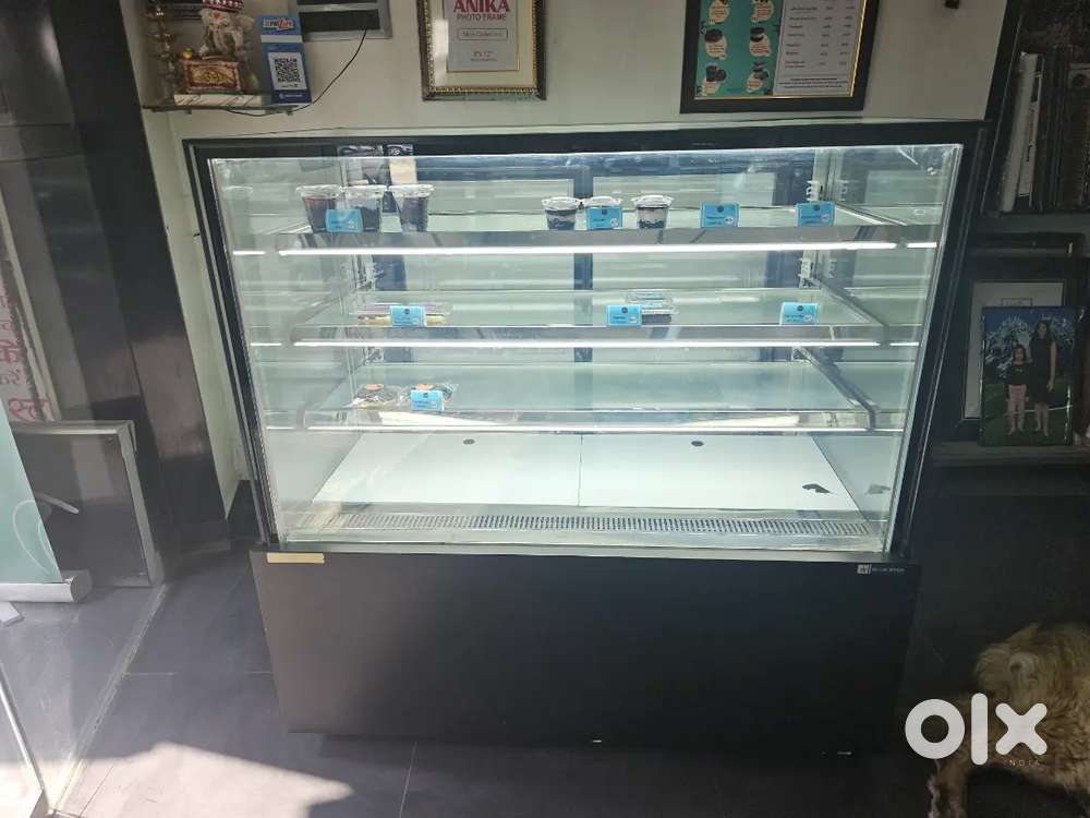 Blue Star 4ft Cake Display Counter – Excellent Working Condition