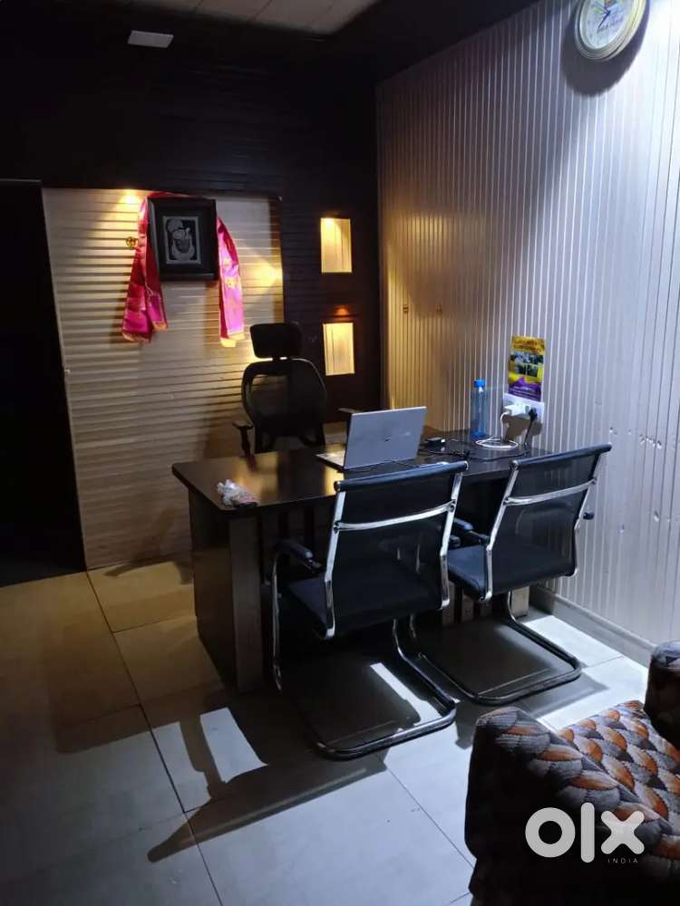 Girls P.G. With Food