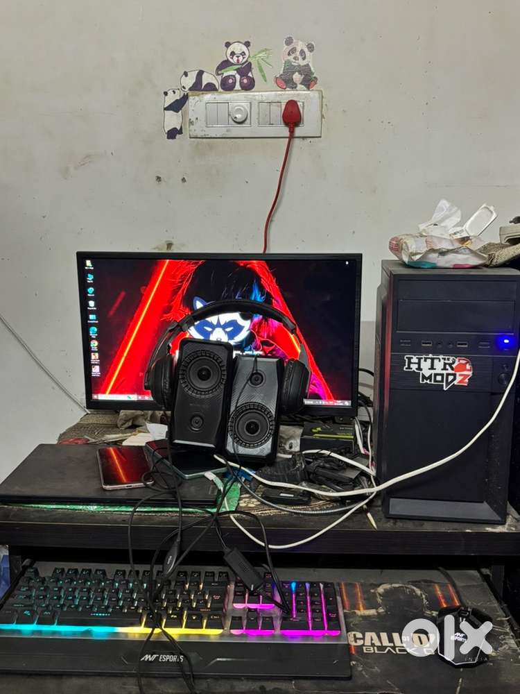 Customise desktop with table and full set