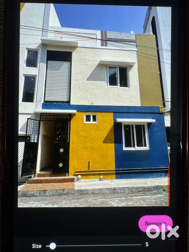 Independent commercial building on main road