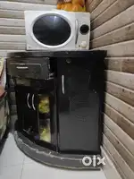 Lg oven. And corner table  good condition