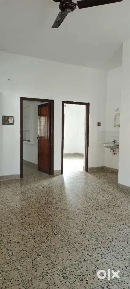 2 bhk up stairs portion karaparamba