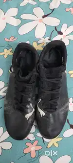 PUMA Football Boots Futures Size 8