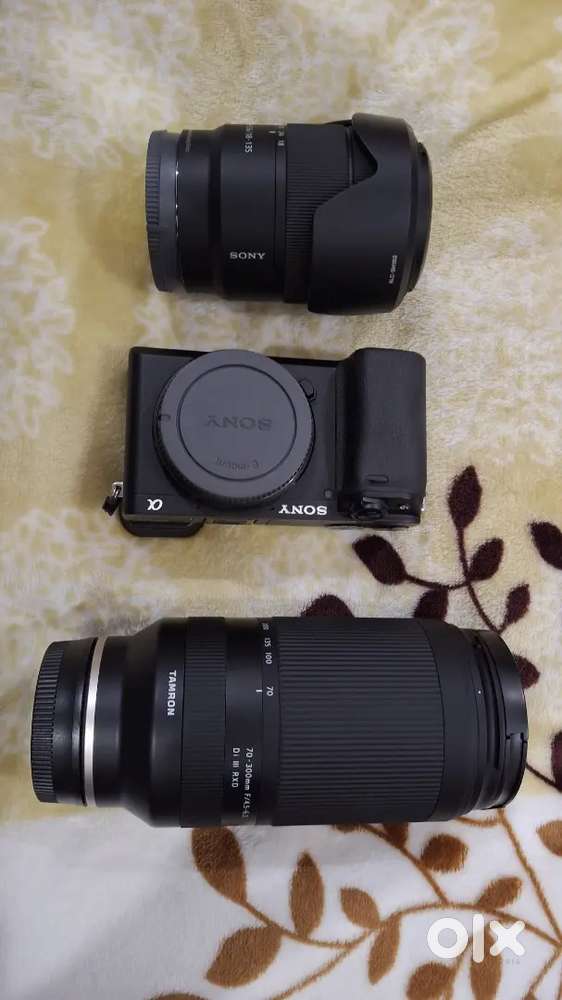 Sony a6400 mirrorless camera with combo