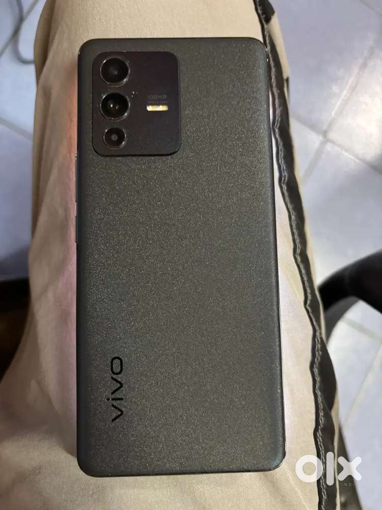 V 23 pro 5 g curved display