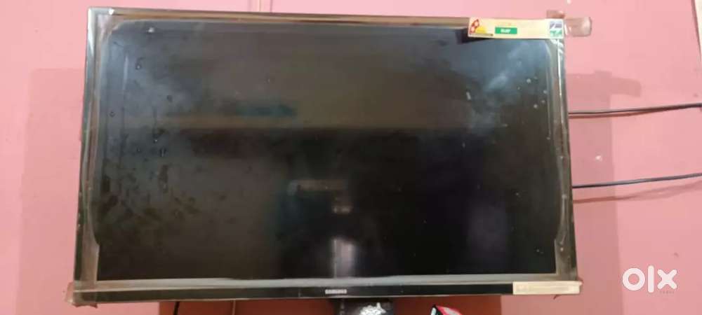 SUMSUNG LED TV (32,;) in black Colour