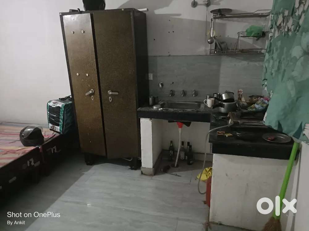 Living ma rahna ha mar ko koe girl ho to bato