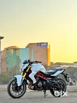 BENELLI TNT 300