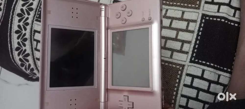 2 Nintendo Ds lite and 1 psp Console