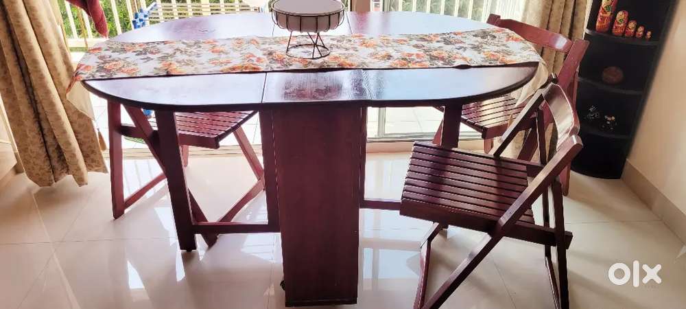 Solid wood excellent condition foldable dining table set