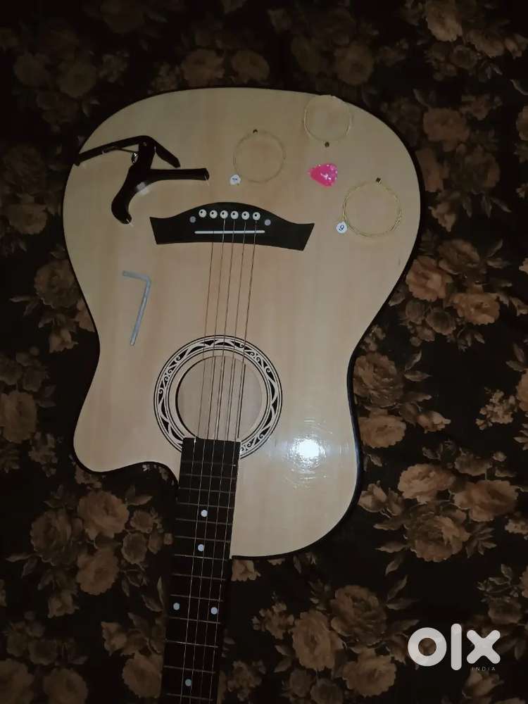Kasper guitar 32 Inch 6 month old with all accessories