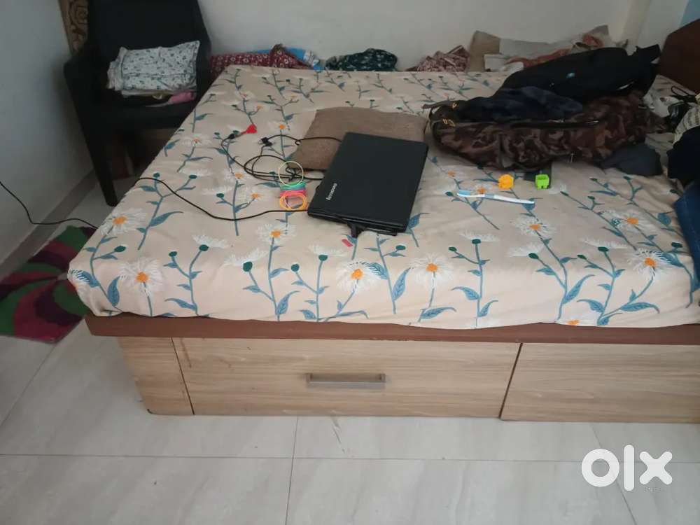 To sell bed with mattress