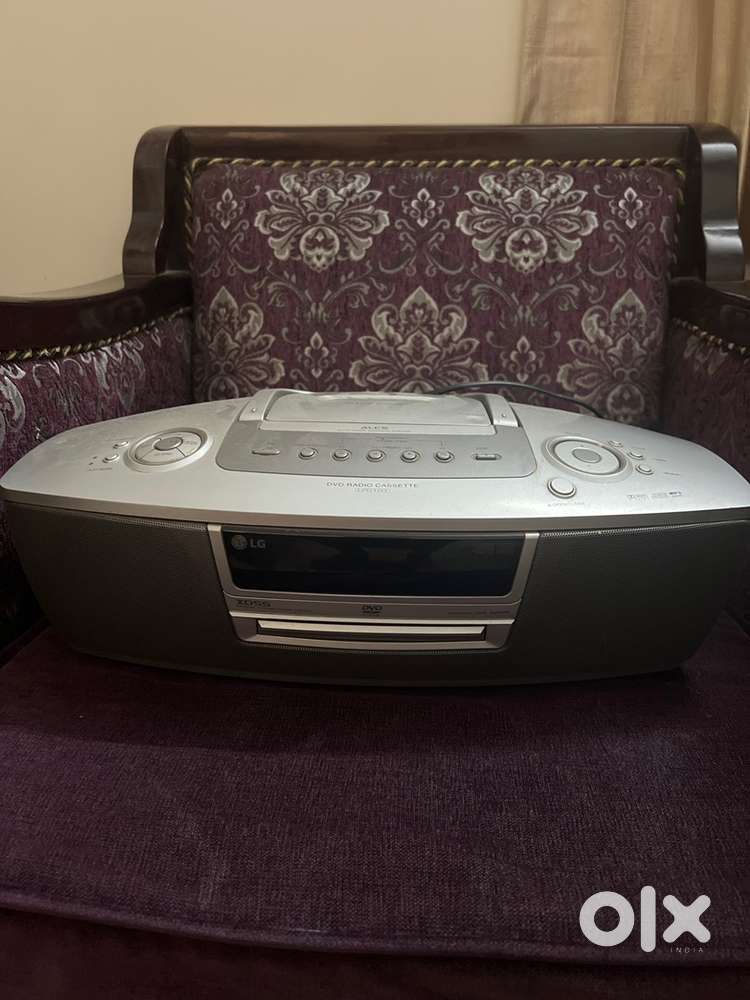 LG LPD103 Portable CD/DVD Player — fully working