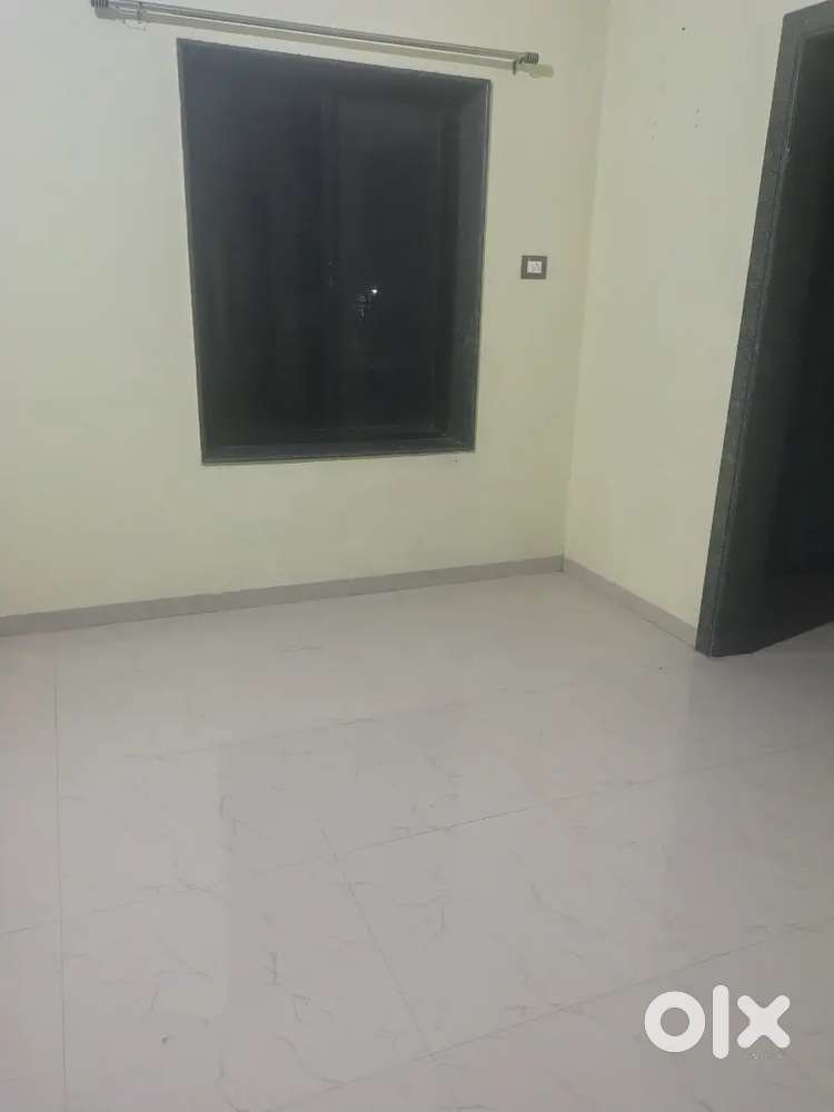 I need roommate female