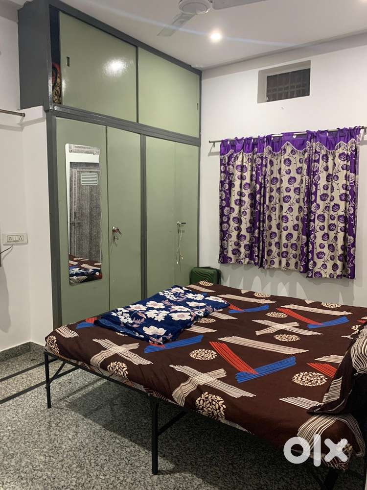 Girls PG in Sector 4 (No Restrictions)