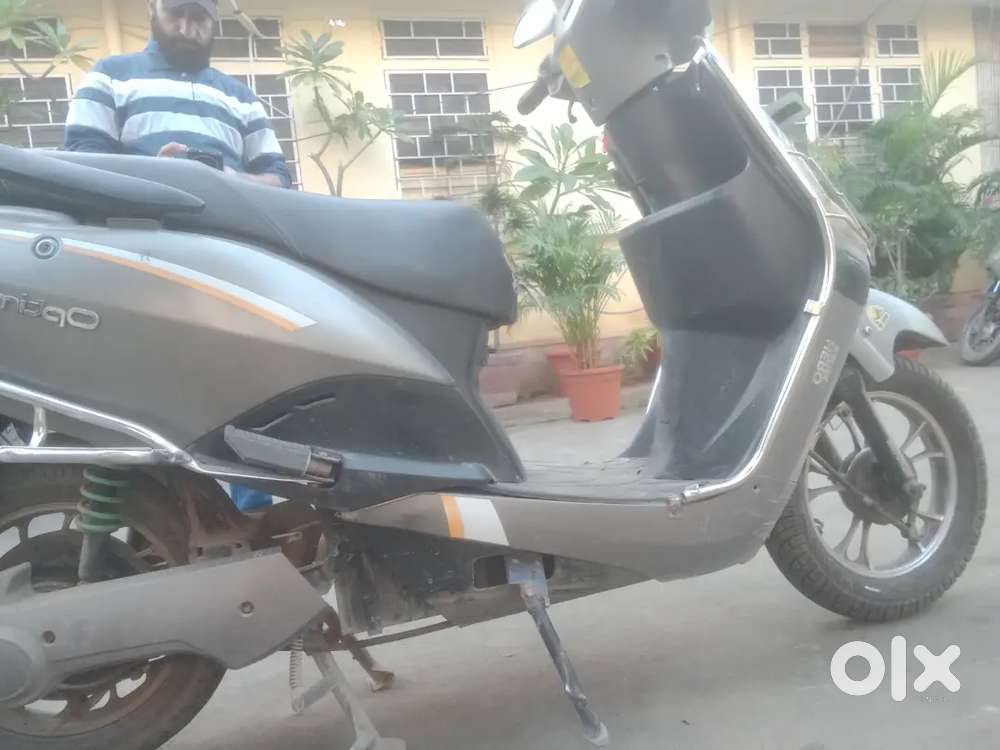 Aachi h yak bar chargeing pe 60.to70 k.m chal jati h