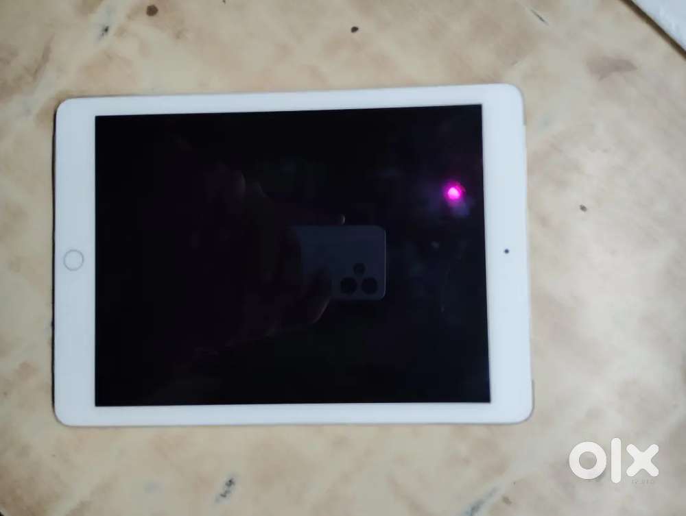 Ipad air 2 brand new condition sim +wifi dono hai ,32gb bill+ chager