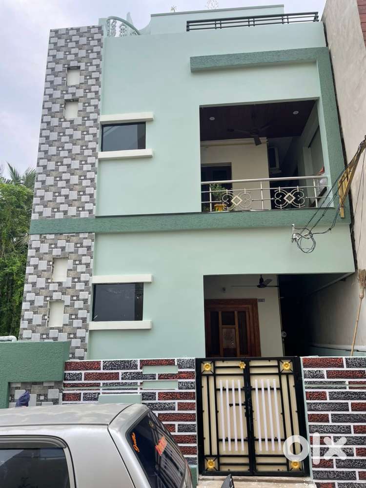 3 floors house