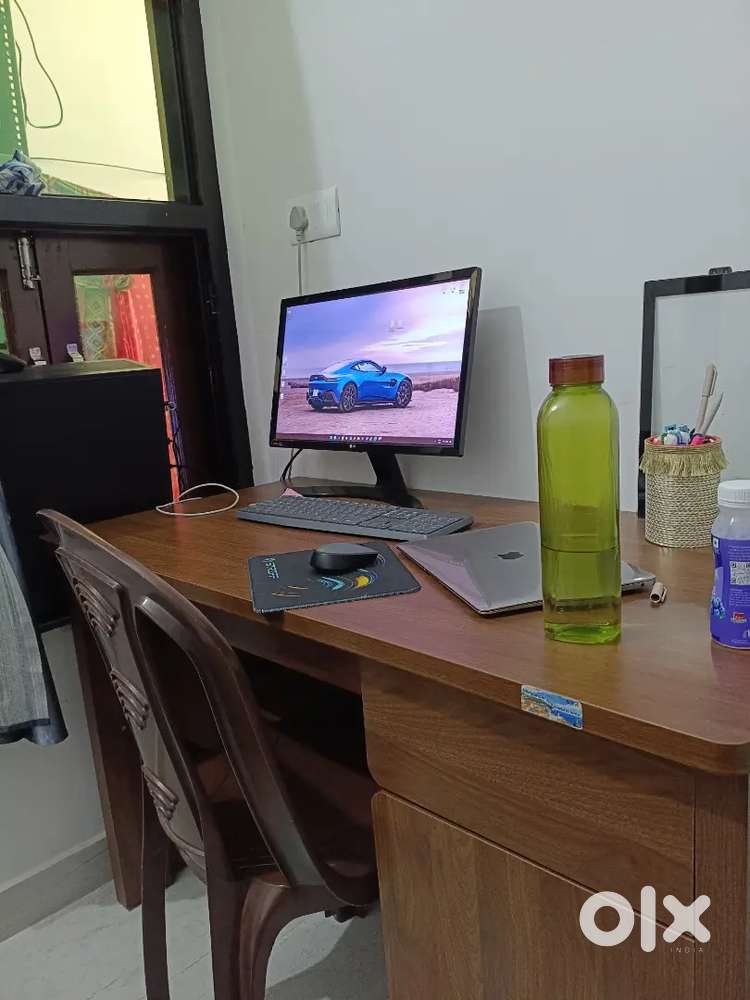 Selling Monitor HDMI SUPPORT AND MORE