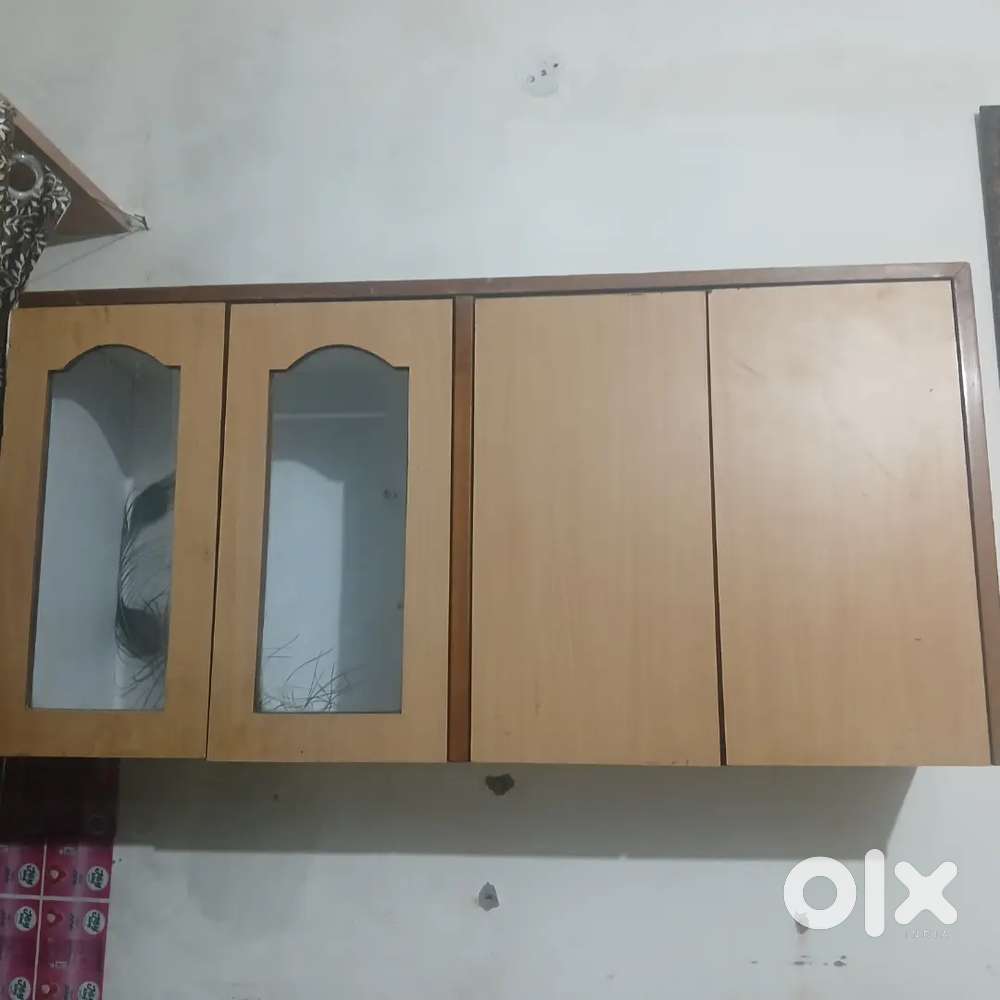 Hanging cabinet