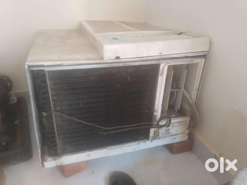 1.5 saal purana loyd ac 1.5 ton pura chilled hota h urgent sale