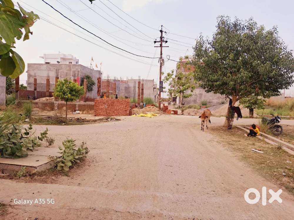 प्रयागराज  झालवा  खेलगांव पब्लिक स्कूल  के पास  फ्री होल्ड