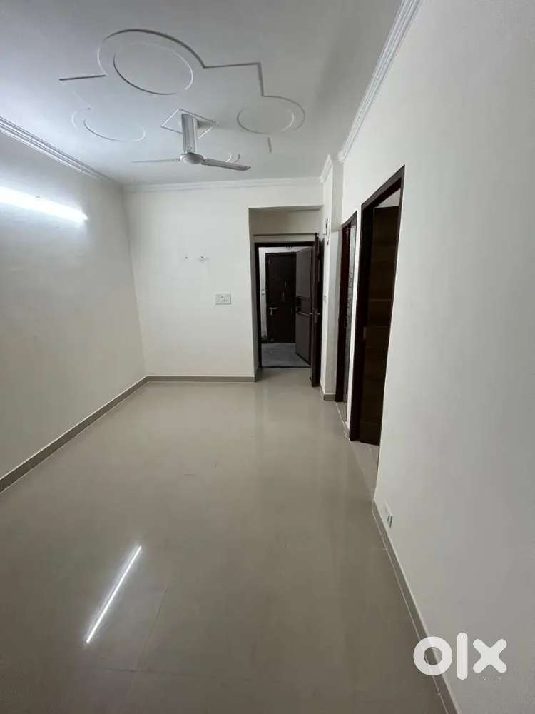 Flat for rent available