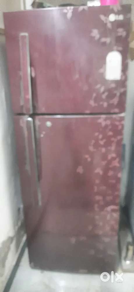 Selling L.G fridge