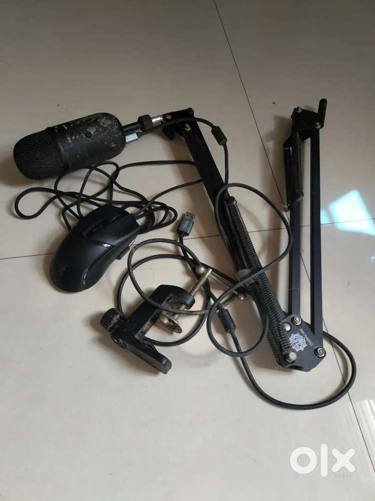 RAZERtm gameing mouse with mice with stand