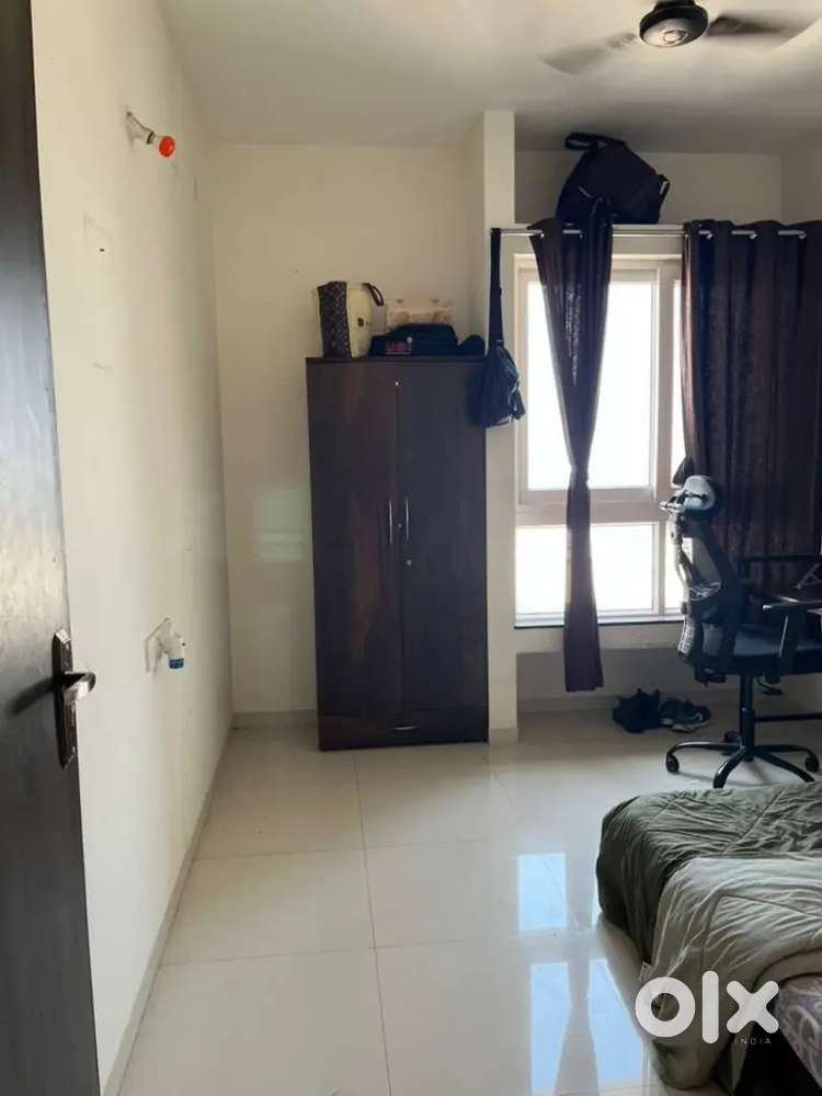 Need roommate in wadgoanshri