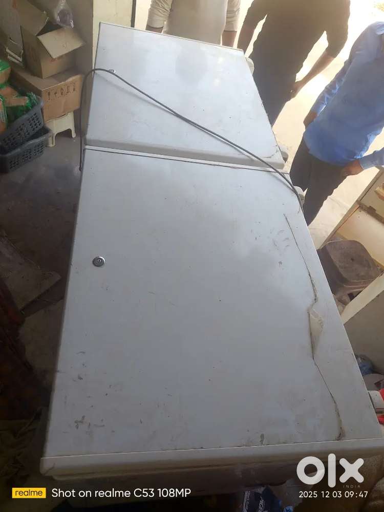 लीटर क्षमता वाला डीप फ्रीज़र (जैसे, 

Voltas 460L डबल डोर डीप फ्रीज़र