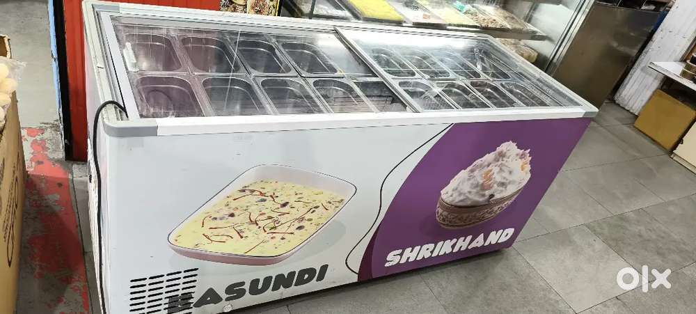 Shrikhand freeze with display on top