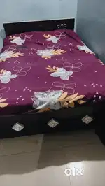 Single bed with box