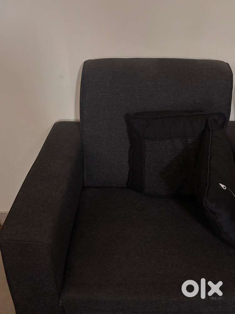 Bullet sofa to sell (5 seater)