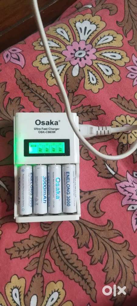Flash battery with charger