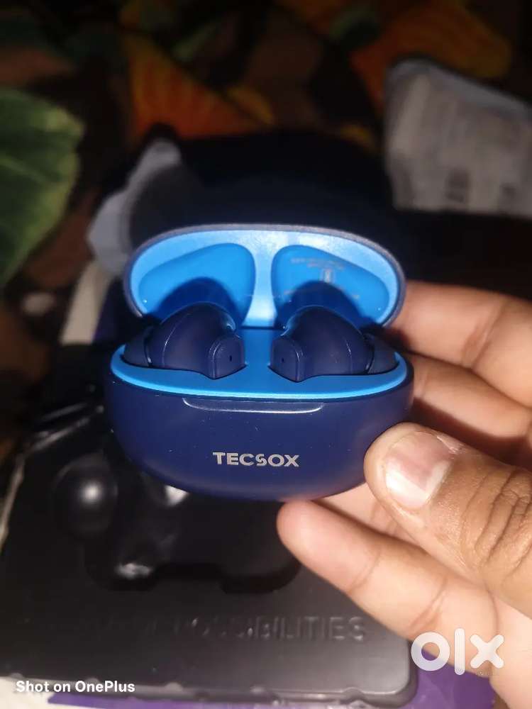 Wireless earbuds 30 hours play time brand new