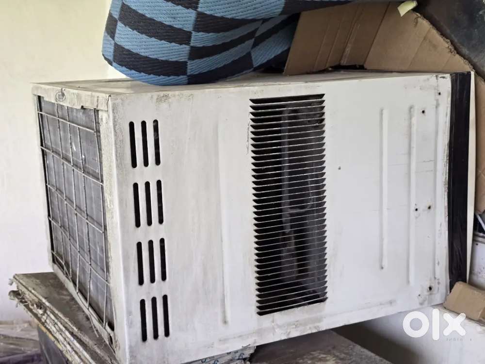 VOLTAS Window AC 5 years old in very good condition