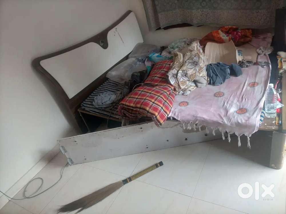 Double bed+ thoda kaam hai isme