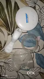 Electric breast pump and manual type