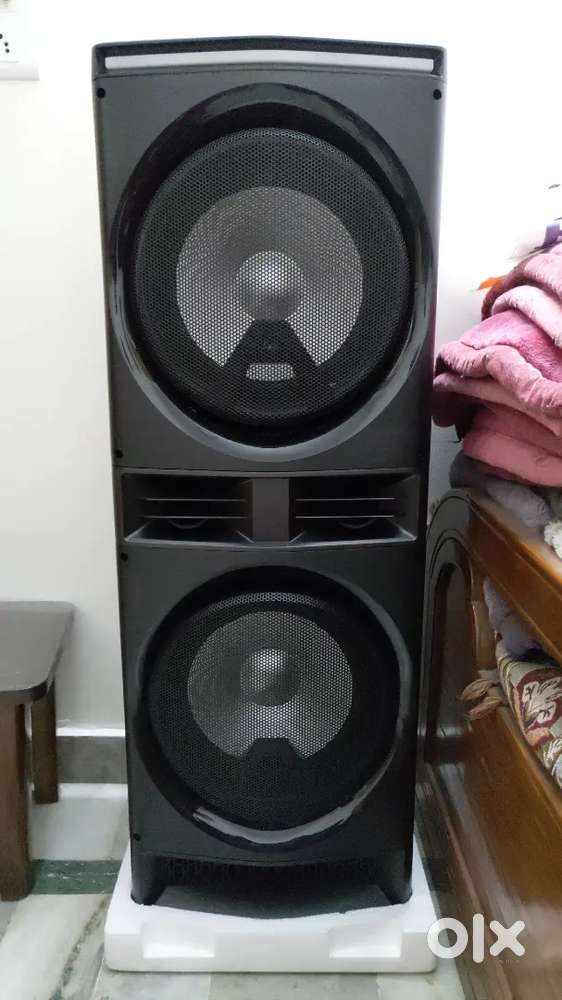 Croma 1800 watt party speaker