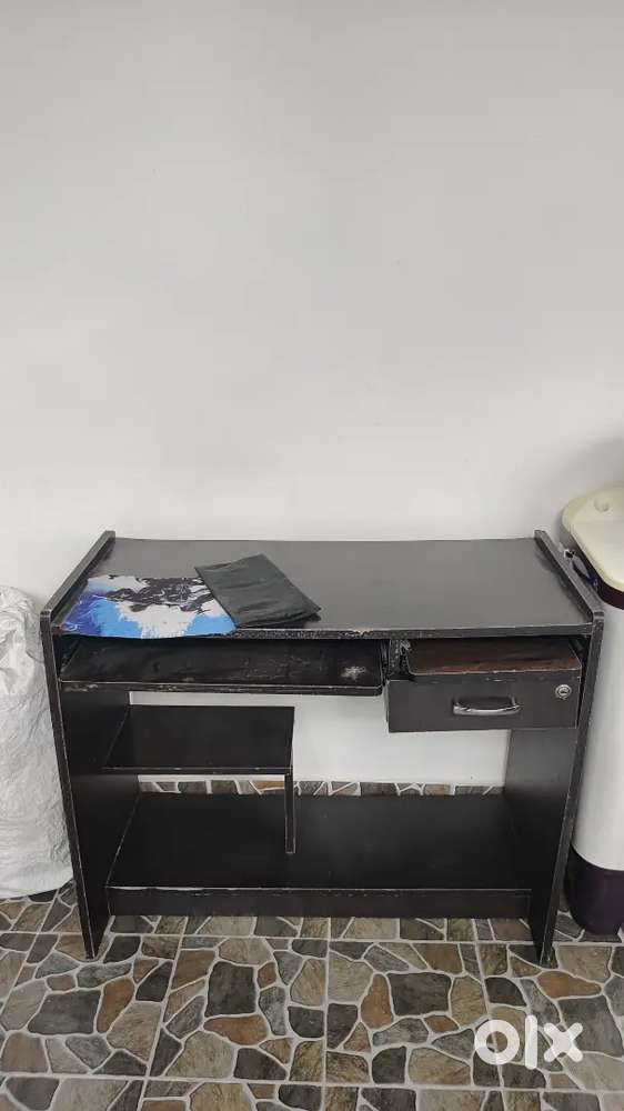 Computer table for sale