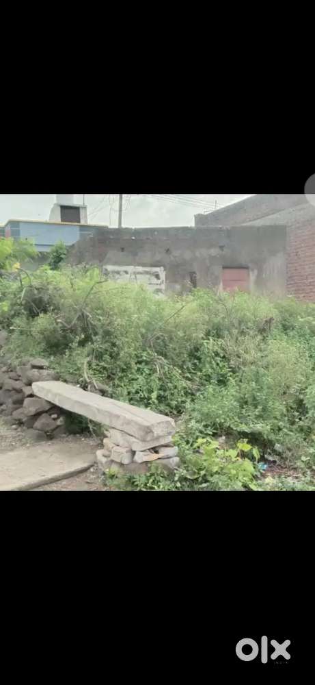 बेचना है जमीन मेंन रोड पर है