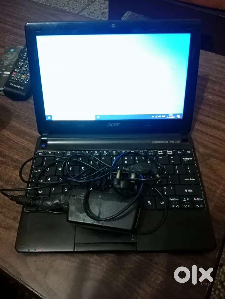 Acer aspire one handy laptop, fully working